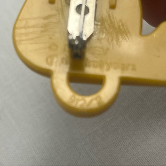 VTG Winnie the Pooh Pacifier Clip Brooch Pin The First Years - Picture 5 of 9